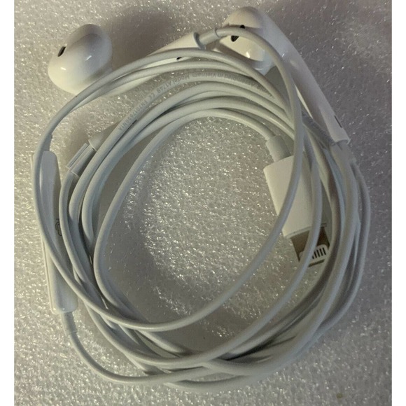 Apple - EarPods with Lightning Connector - White - Picture 3 of 3